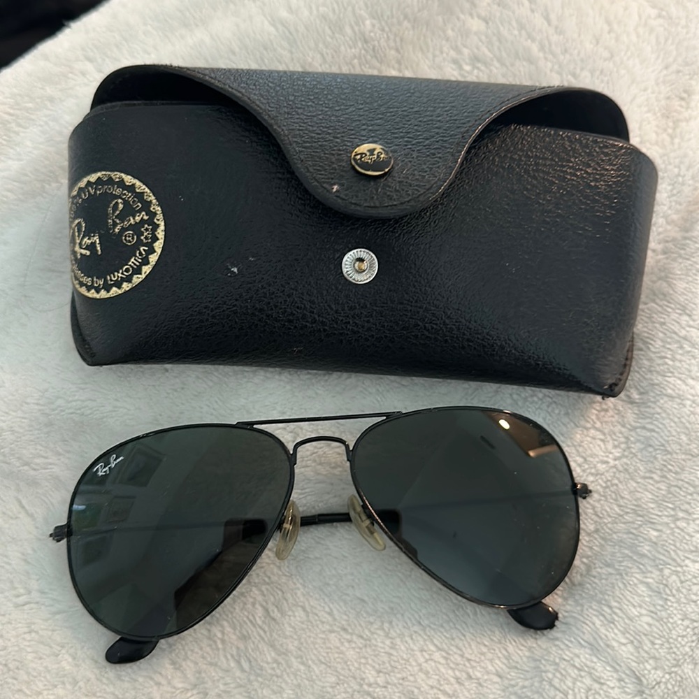 Rayban Classic Aviators in Black
